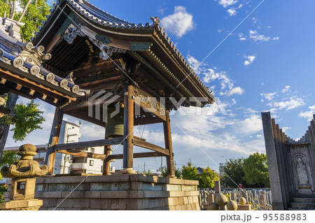 顕証寺　鐘楼（大阪府八尾市久宝寺） 95588983