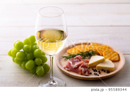 白ワインと料理 白ワインと料理 95589344