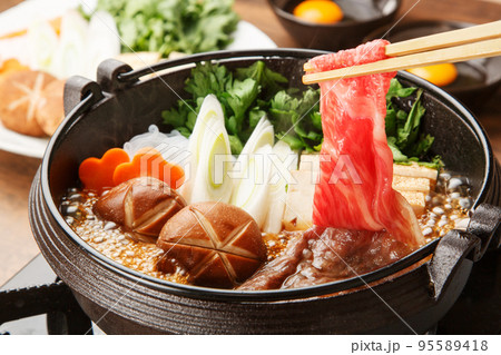 すき焼き 95589418
