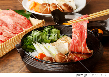すき焼き 95589425