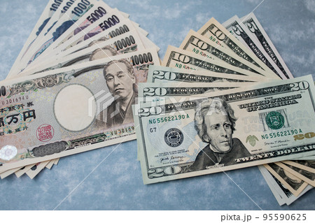 日本円と米ドル紙幣 日本円と米ドル紙幣 95590625