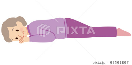 うつ伏せに寝転ぶ高齢者　介護　腹臥位 95591897