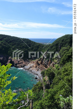 大堂海岸 海岸線 夏 (高知県 大月町) 大堂海岸 海岸線 夏 (高知県 大月町) 95592472