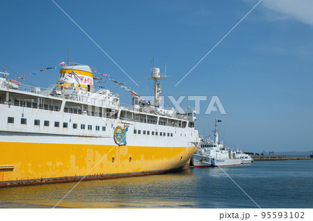 【青森県青森市】早朝の青森ベイエリア 【青森県青森市】早朝の青森ベイエリア 95593102