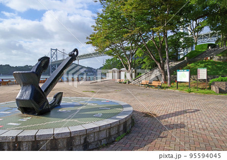 北九州市門司区のノーフォーク広場の碇と関門橋 北九州市門司区のノーフォーク広場の碇と関門橋 95594045