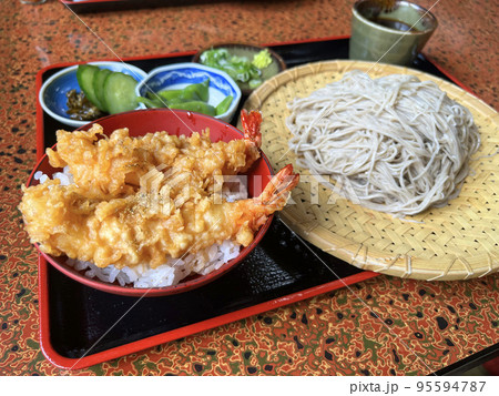 ざるそばと天丼の定食セット ざるそばと天丼の定食セット 95594787
