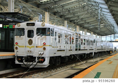 【JR九州】長崎本線長崎駅 キハ40系「ふたつ星4047」 95596260