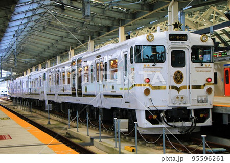 長崎本線長崎駅 キハ40系「ふたつ星4047」 95596261