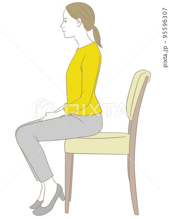 反り腰で椅子に座る女性 95596307