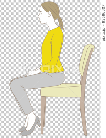 反り腰で椅子に座る女性 95596307