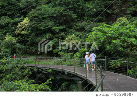 picture of young couple wearing white t-shirt are standing on wooden bridge walkway. Jiufen-Jinguashi , Taiwan picture of young couple wearing white t-shirt are standing on wooden bridge walkway. Jiufen-Jinguashi , Taiwan 95598987