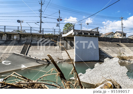 2022年9月23～24日に台風15号により崩落した浜松市天竜区の橋 95599057