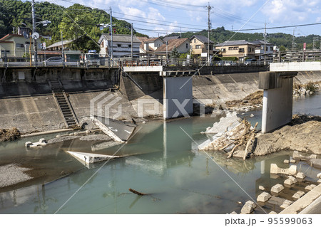 2022年9月23～24日に台風15号により崩落した浜松市天竜区の橋 95599063