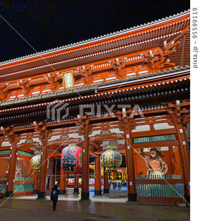 【東京都台東区】ライトアップされた浅草寺 宝蔵門 【東京都台東区】ライトアップされた浅草寺 宝蔵門 95599119