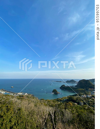 【千葉県鴨川市 パノラマ写真】魚見塚展望台から望む鴨川松島 【千葉県鴨川市 パノラマ写真】魚見塚展望台から望む鴨川松島 95599703