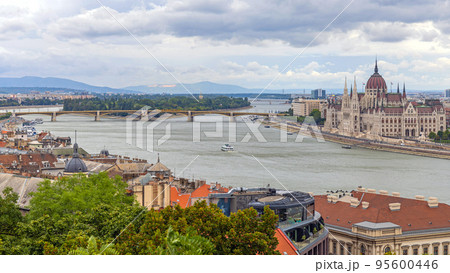 Margaret Bridge Danube Budapest 95600446