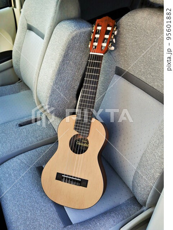 ミニギター　ギタレレ 95601882