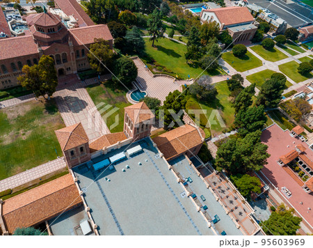 Aerial view of the campus at the University of California, Los Angeles, UCLA. Royce Hall is one of four original buildings of the UCLA campus. 95603969