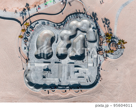 Aerial view of the skatepark of the Venice Beach in LA, California. This skatepark, with pool, ramps, stair set and flow bowls 95604011