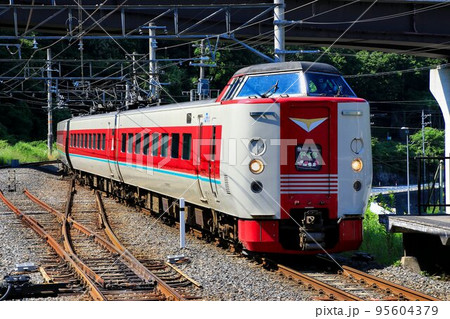 初夏の陽射しを受け八雲立つ出雲国へ…『特急やくも』381系 初夏の陽射しを受け八雲立つ出雲国へ…『特急やくも』381系 95604379