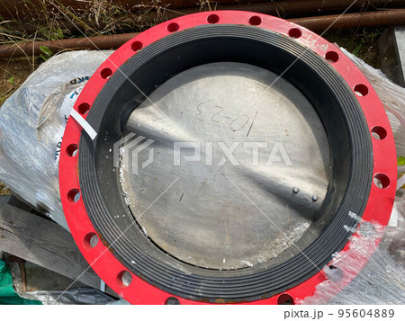 Large gate valve, stainless steel sectional valve for liquids for oil refinery petrochemical plant equipment Large gate valve, stainless steel sectional valve for liquids for oil refinery petrochemical plant equipment 95604889