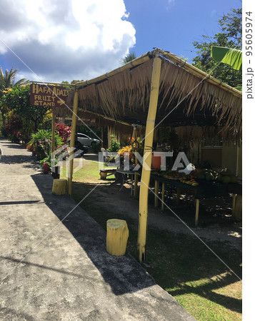 グアムの露店 95605974