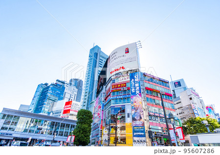 渋谷駅前 スクランブル交差点 渋谷駅前 スクランブル交差点 95607286