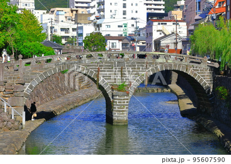 【長崎県】晴天の長崎の眼鏡橋 【長崎県】晴天の長崎の眼鏡橋 95607590
