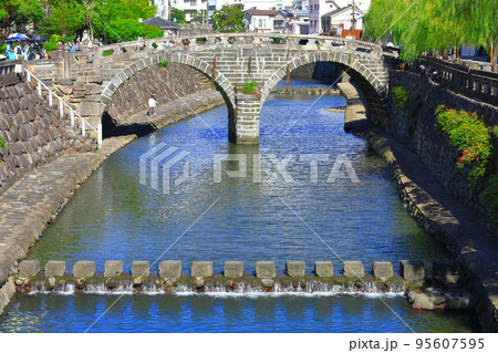 【長崎県】晴天の長崎の眼鏡橋 95607595