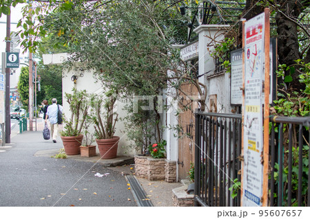 神楽坂下交差点／東京都新宿区 95607657