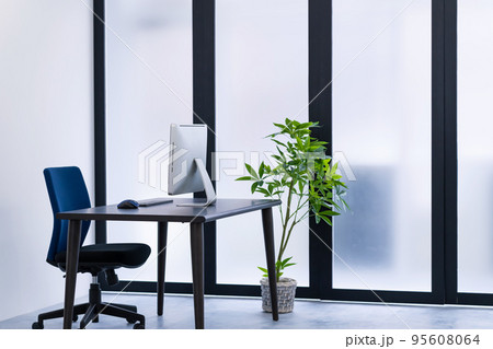 オフィスのインテリア 95608064