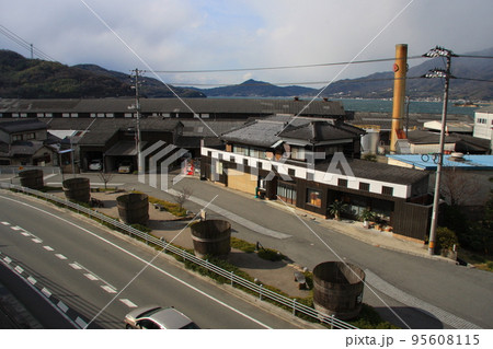 醤油を生産している醸造所、「醤の郷」として公開（小豆島） 95608115