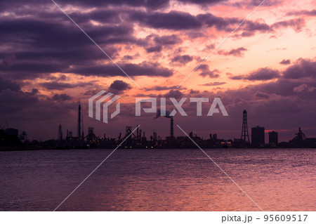 京葉工業地域の夕暮れ 京葉工業地域の夕暮れ 95609517