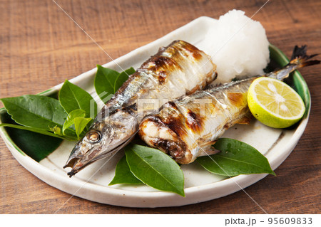 秋刀魚の塩焼き 95609833