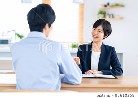 女性 男性 コンサルタント リビング 保険 金融 営業 女性 男性 コンサルタント リビング 保険 金融 営業 95610259