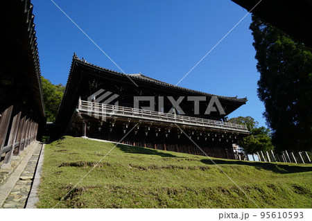 快晴の東大寺 二月堂 快晴の東大寺 二月堂 95610593