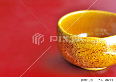 大樋焼き 飴釉の抹茶茶碗 大樋焼き 飴釉の抹茶茶碗 95610644