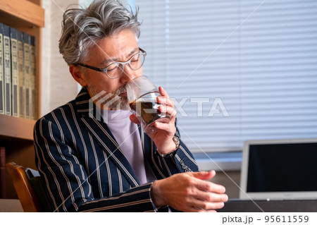 コーヒー　バリスタ　フレーバー　香り 95611559