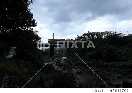 奈曽川に架かる羽越本線 【秋田県にかほ市】 奈曽川に架かる羽越本線 【秋田県にかほ市】 95611701
