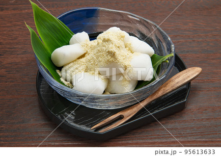 富山名物の和菓子、水だんご 95613633