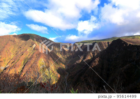 晩秋の鳥海山の表情 95614499