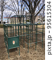 公園　ジャングルジム 95615304