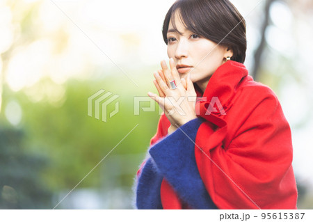 女性ポートレート 屋外 女性ポートレート 屋外 95615387