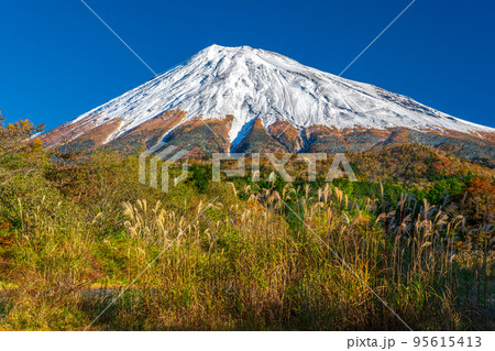 西臼塚駐車場からの秋の富士山 西臼塚駐車場からの秋の富士山 95615413
