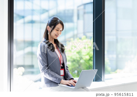 ビジネスウーマン　撮影協力「LINK FOREST」 95615811