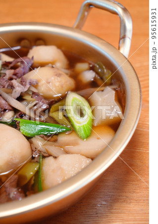 山形の芋煮 95615931