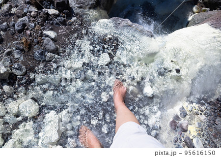 大雪山　中岳温泉で足湯 95616150