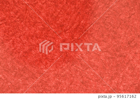 和紙の背景素材・皺（しわ）模様の赤シリーズ 95617162