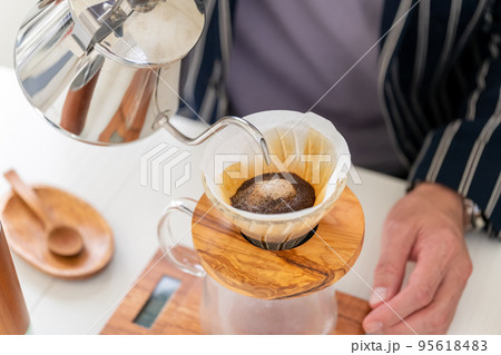 コーヒー 抽出 バリスタ コーヒー 抽出 バリスタ 95618483