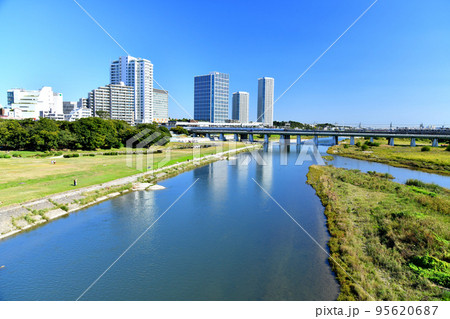 新二子橋／多摩川より二子玉川駅方面を望む(東京都世田谷区)【2022.10】 95620687